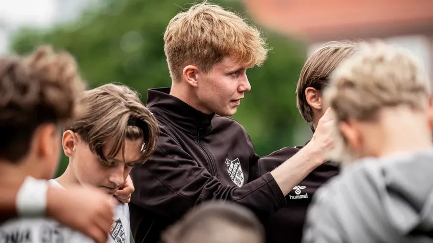 Henning Beeck und seine Mannschaft beim Spiel gegen Altona 93