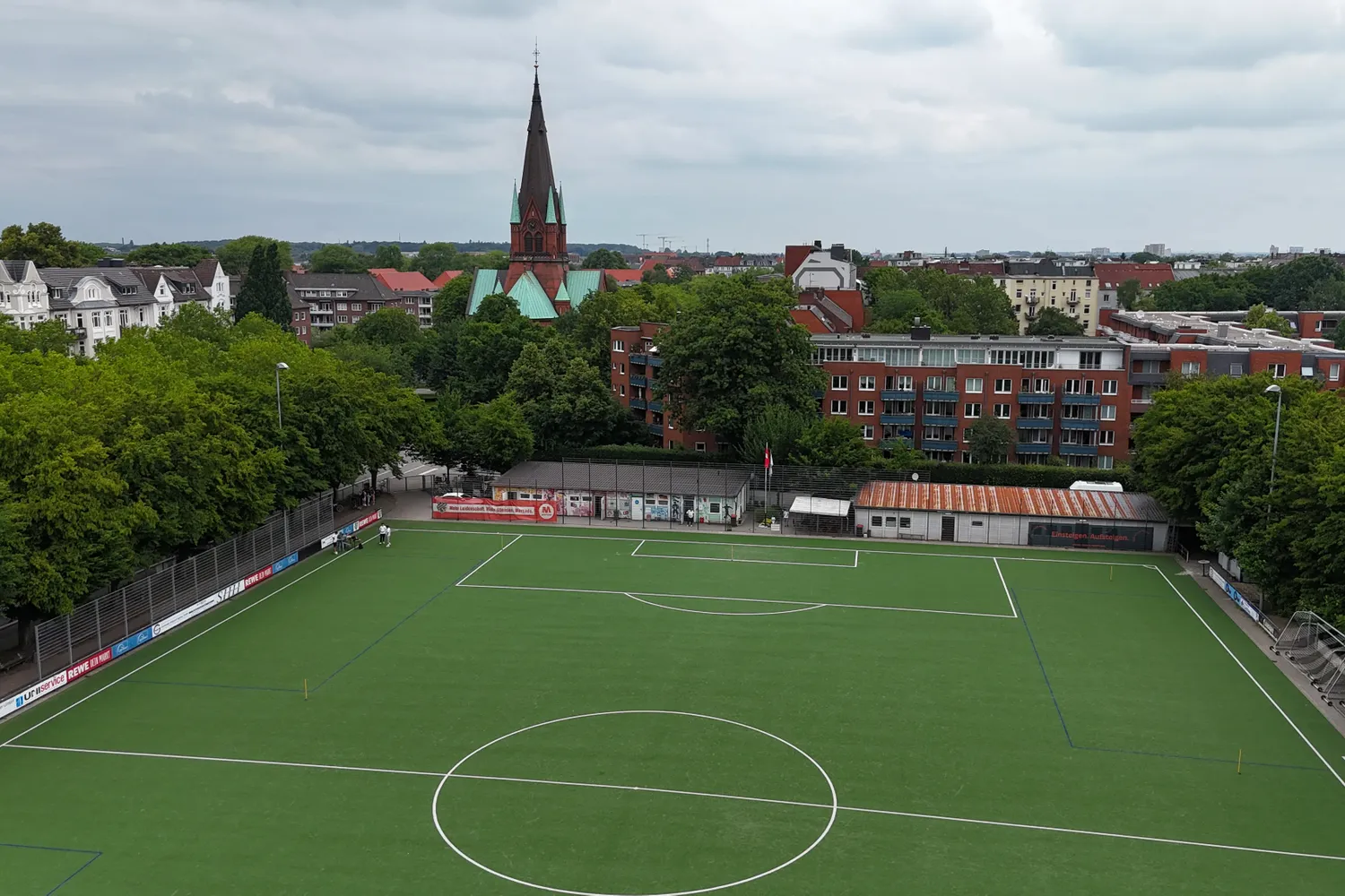 Einladung zur Einweihung unseres neuen Kunstrasenplatzes